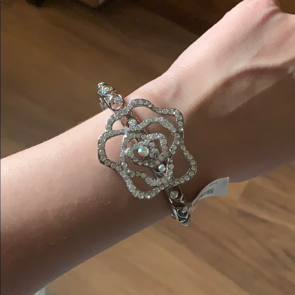 Beautiful shiny flower bracelet‎